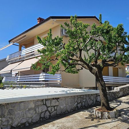 Apartmani Pavlovic Krk Town Exterior foto