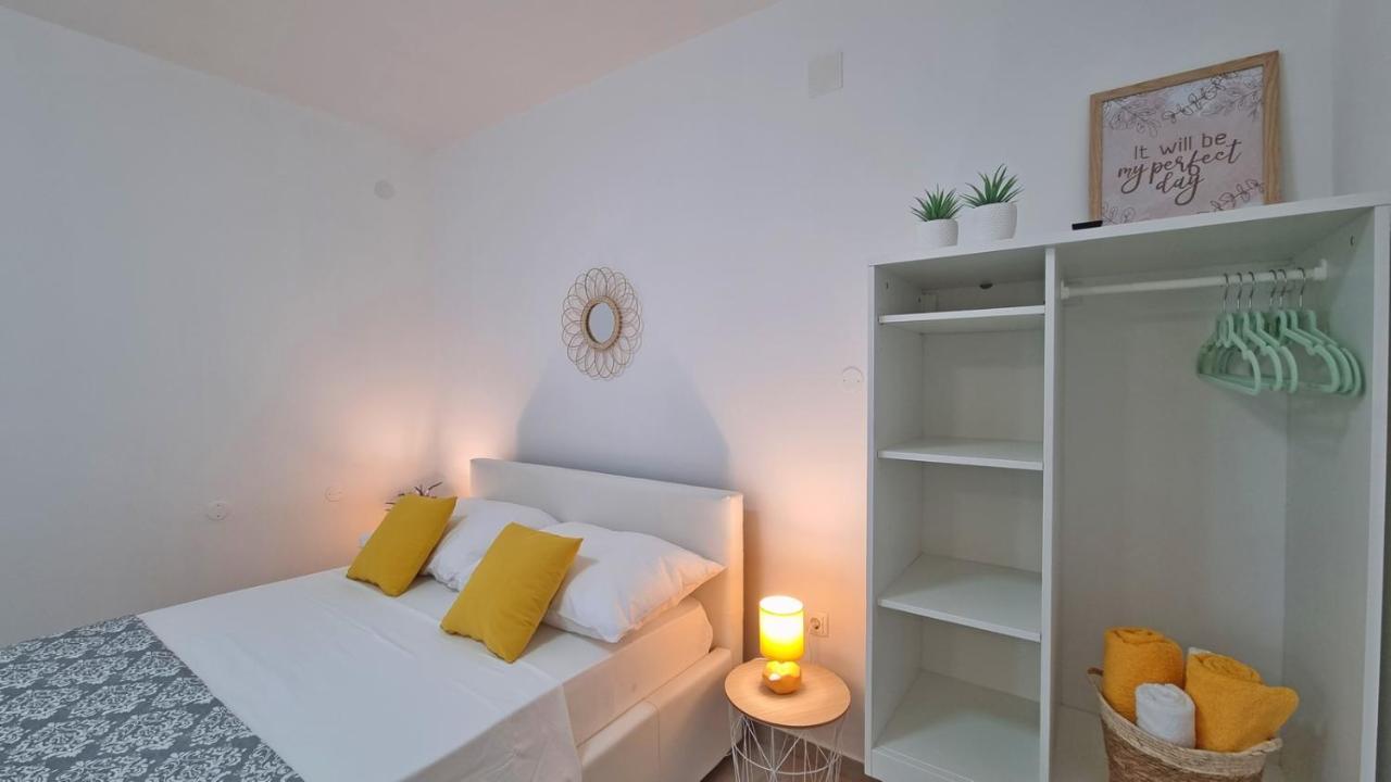 Apartmani Pavlovic Krk Town Exterior foto