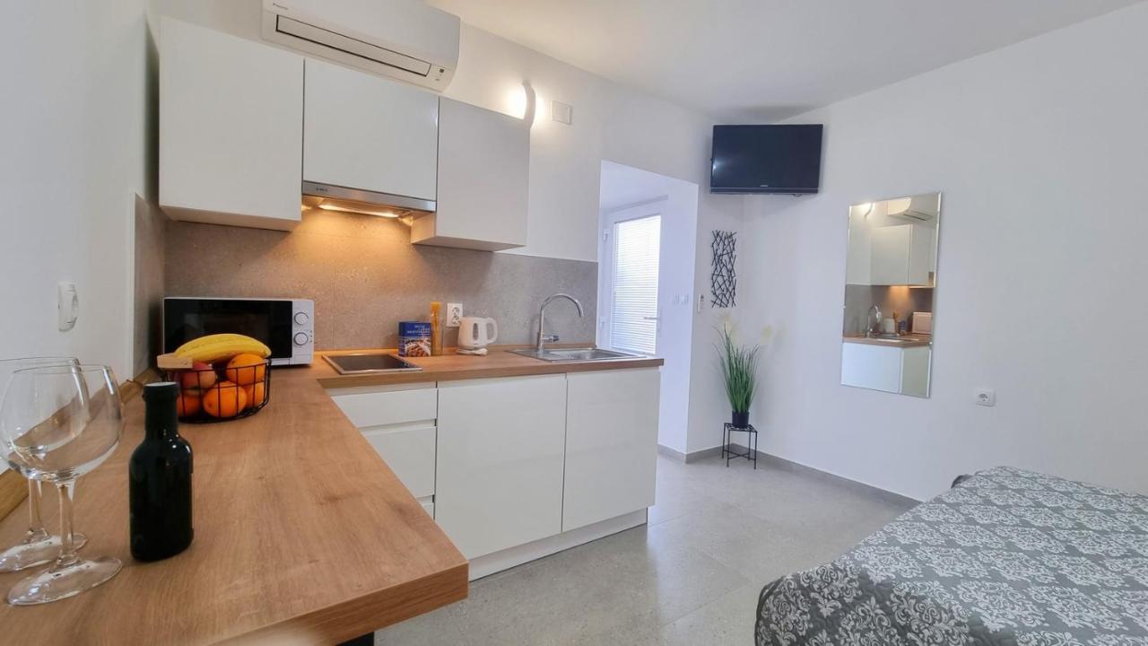 Apartmani Pavlovic Krk Town Exterior foto