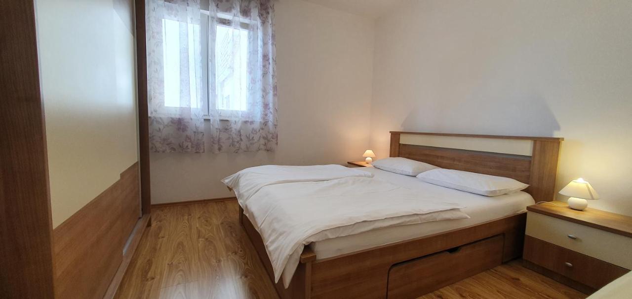 Apartmani Pavlovic Krk Town Exterior foto