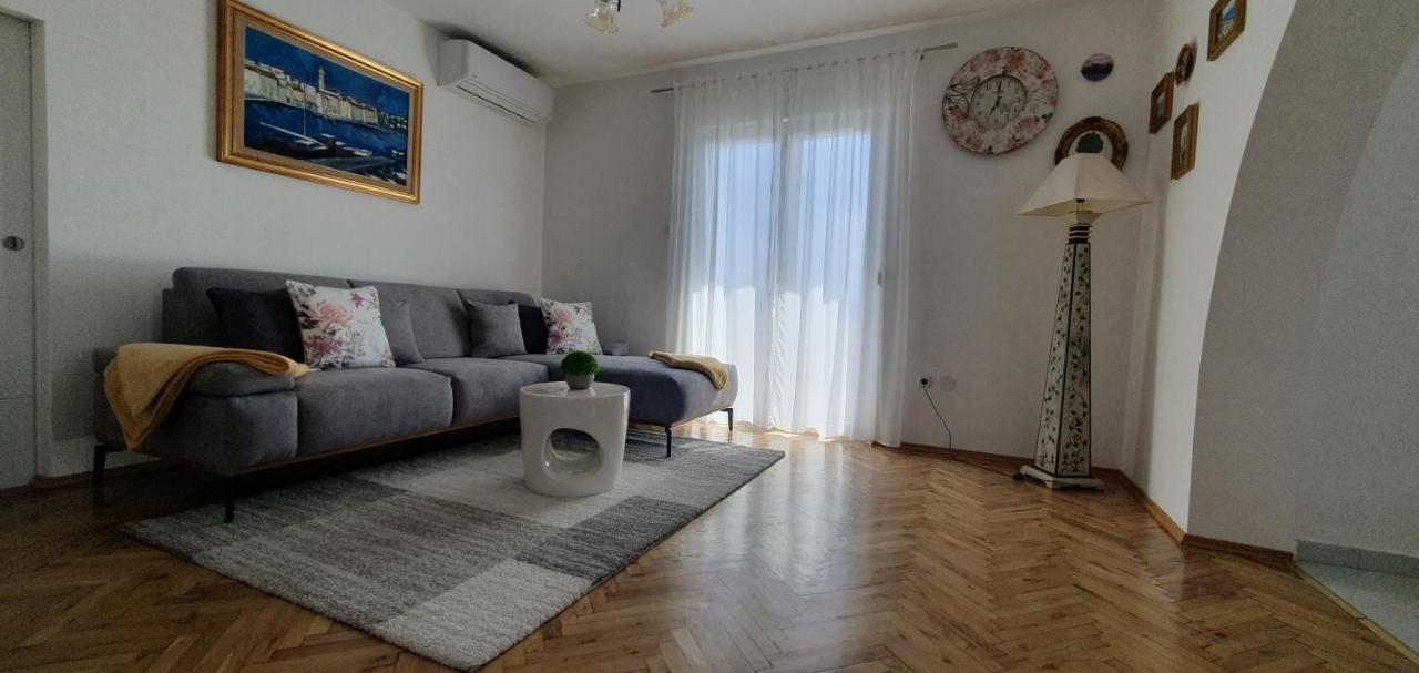 Apartmani Pavlovic Krk Town Exterior foto