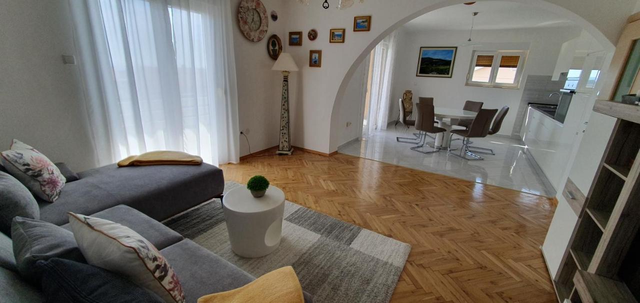 Apartmani Pavlovic Krk Town Exterior foto