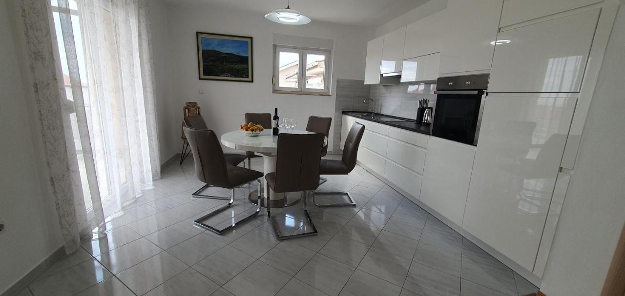 Apartmani Pavlovic Krk Town Exterior foto