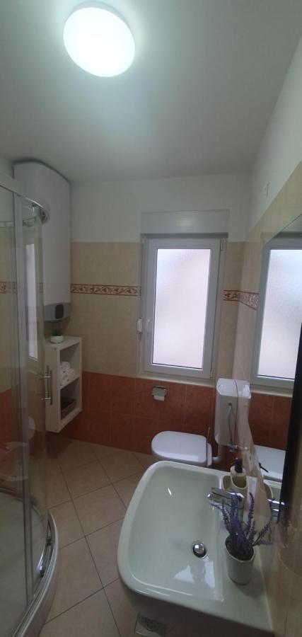 Apartmani Pavlovic Krk Town Exterior foto
