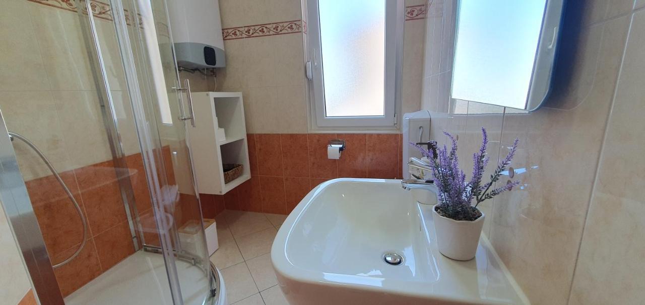 Apartmani Pavlovic Krk Town Exterior foto
