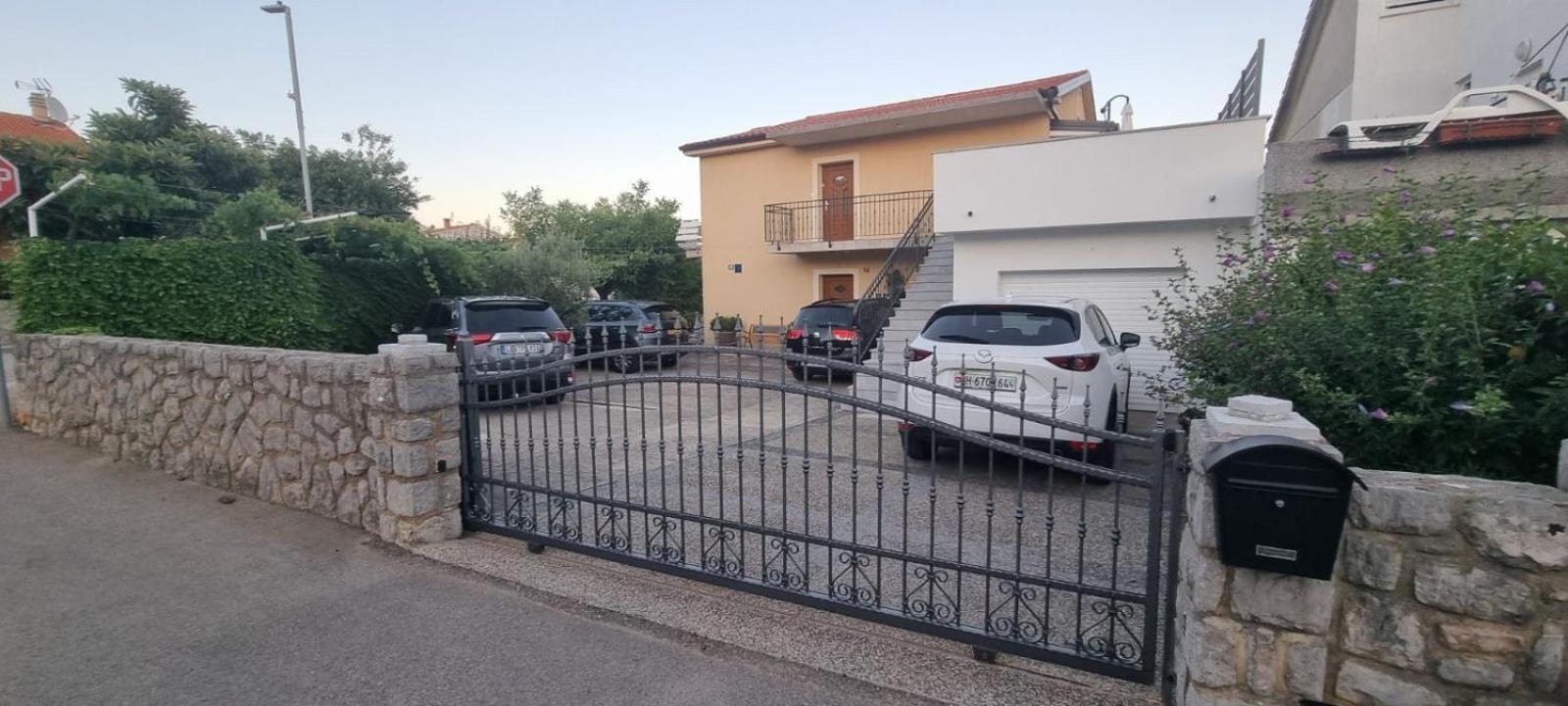 Apartmani Pavlovic Krk Town Exterior foto