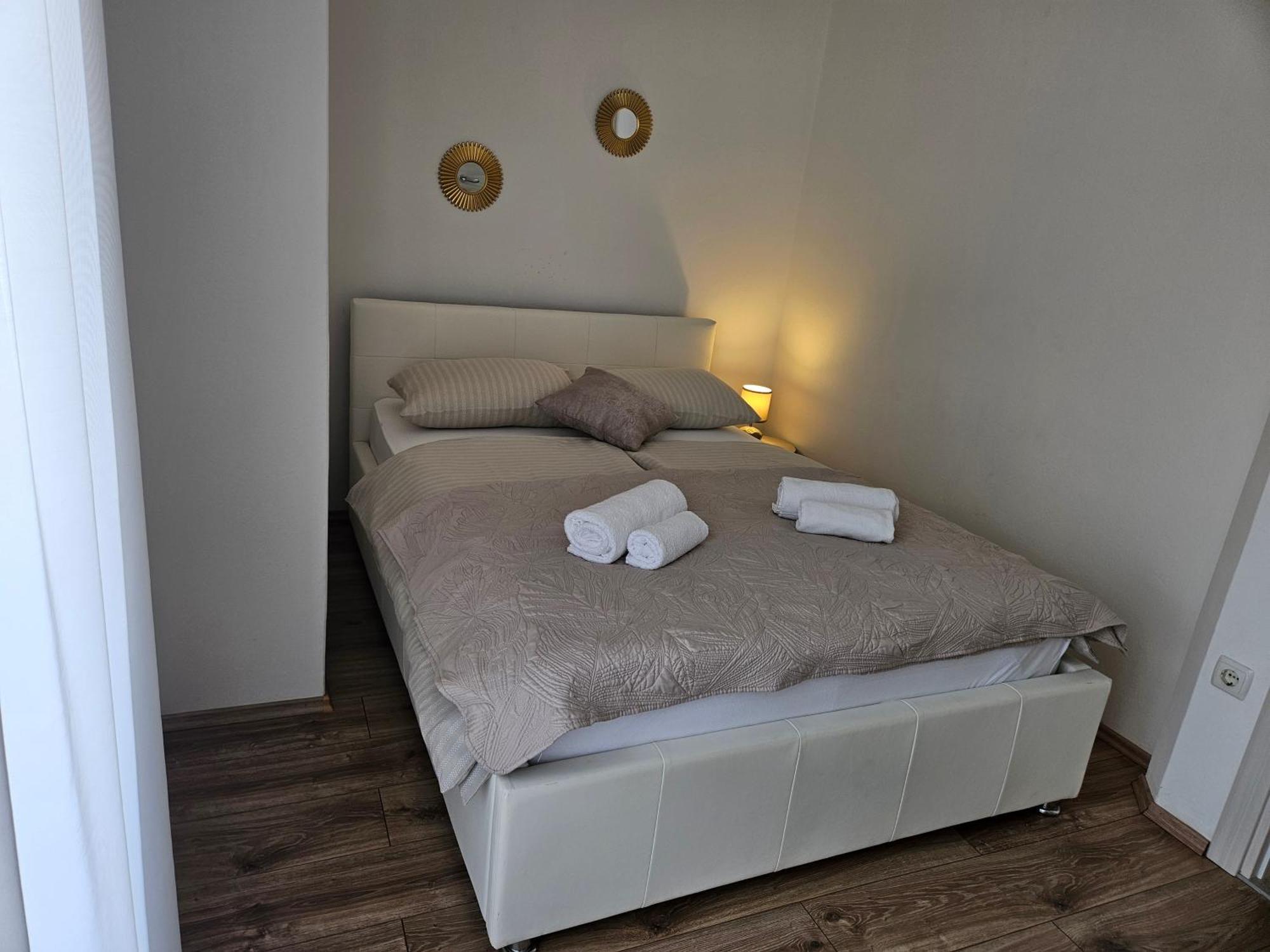 Apartmani Pavlovic Krk Town Exterior foto